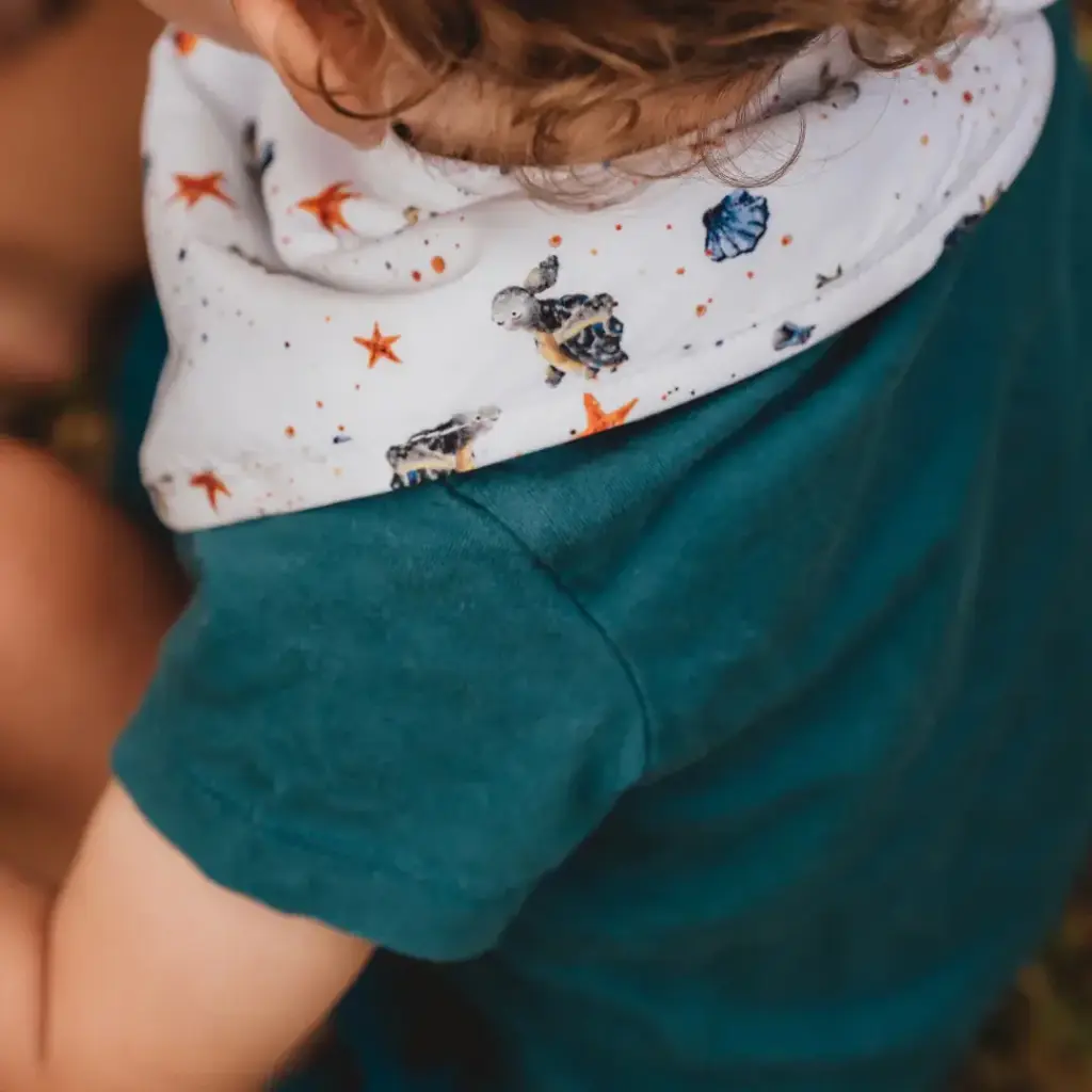 4951-Bavoir-Bandana-Les-Tortues-Et-Les-Coquillages-00005.webp