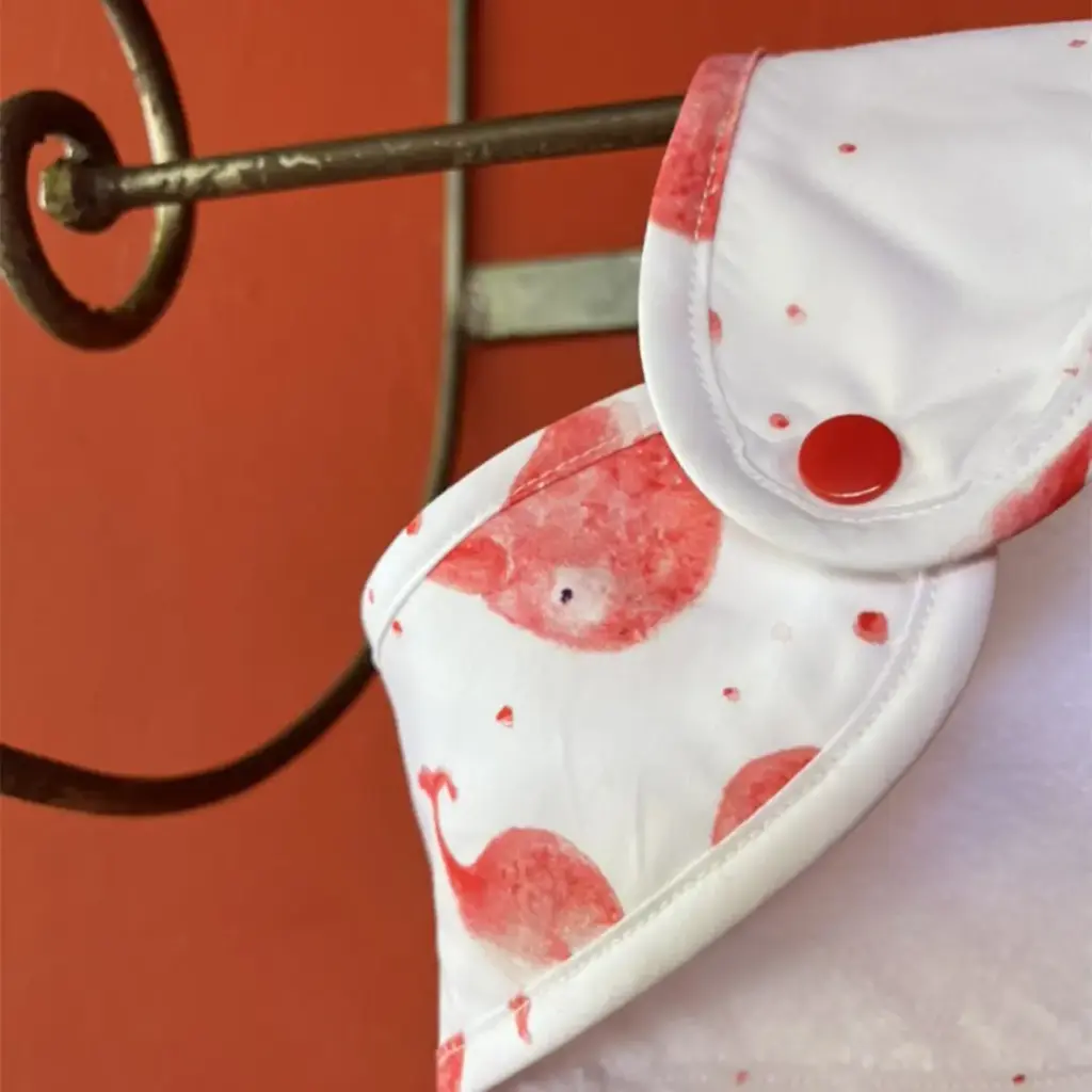 5071-Bavoir-Bandana-Les-Baleines-Roses-00005.webp