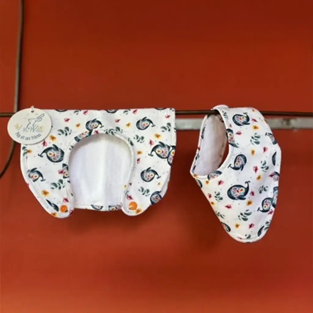 6290-Bavoir-Bandana-La-Baleine-Et-Les-Fleurs-00003.webp
