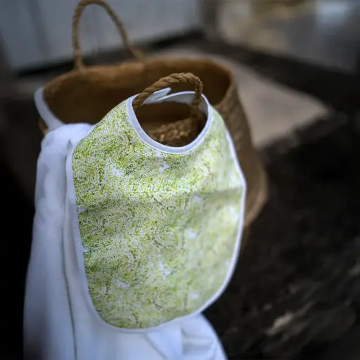 [5354] Bavoir - Les Feuilles Vertes