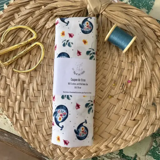 [6726] Coupon de Tissu Coton Oeko Tex - La Baleine et les Fleurs