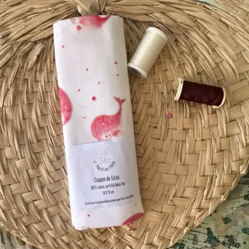 [3107] Coupon de Tissu Coton Oeko Tex - Les Baleines Roses