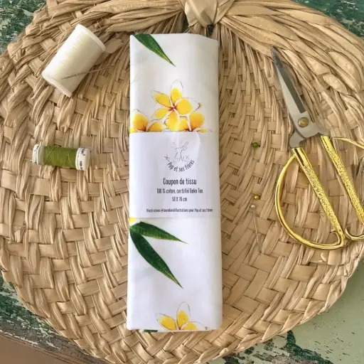 [3060] Coupon de Tissu Coton Oeko Tex - Les Fleurs de Frangipanier